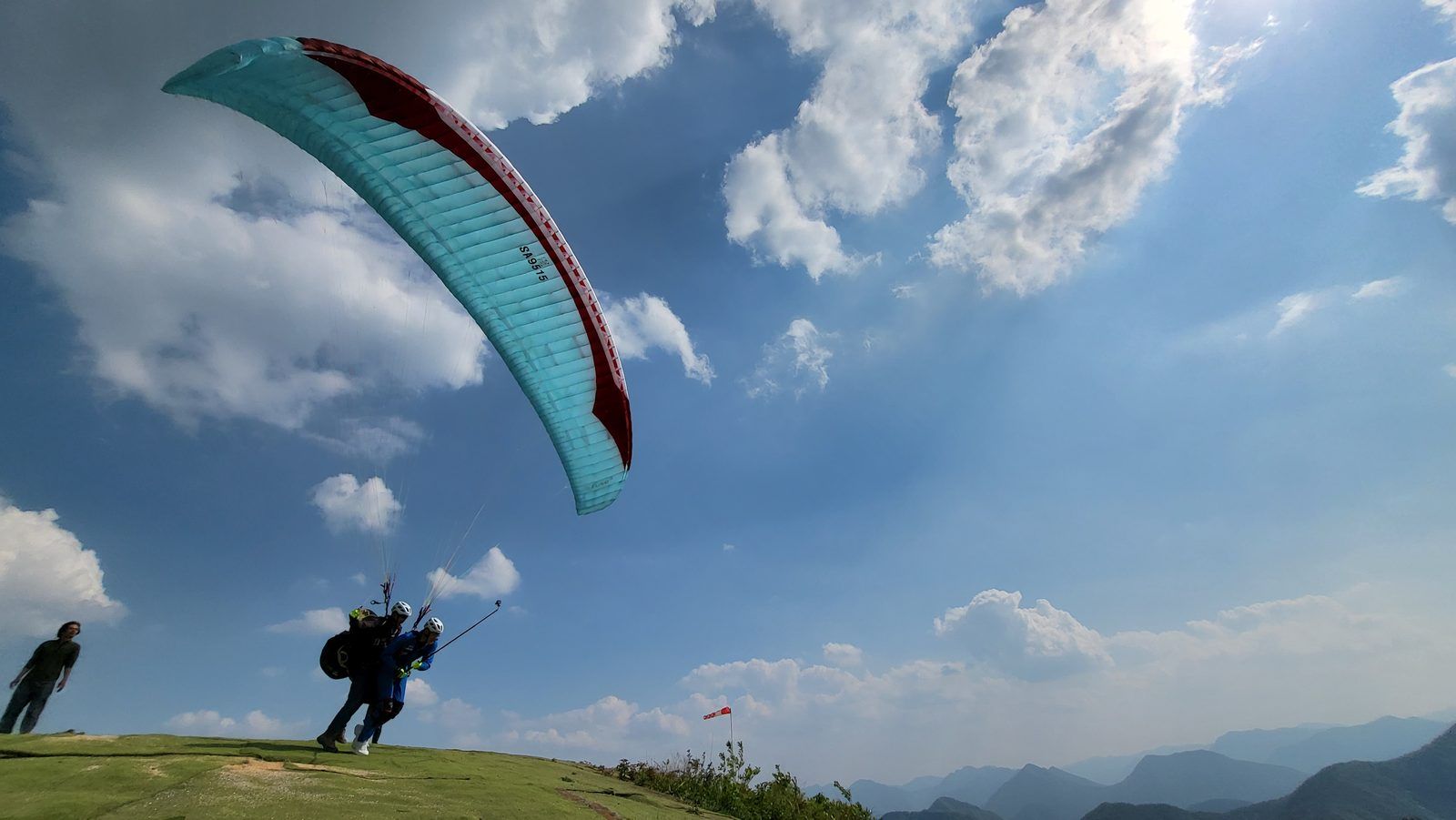 Tandem Paragliding Danyang Tourists